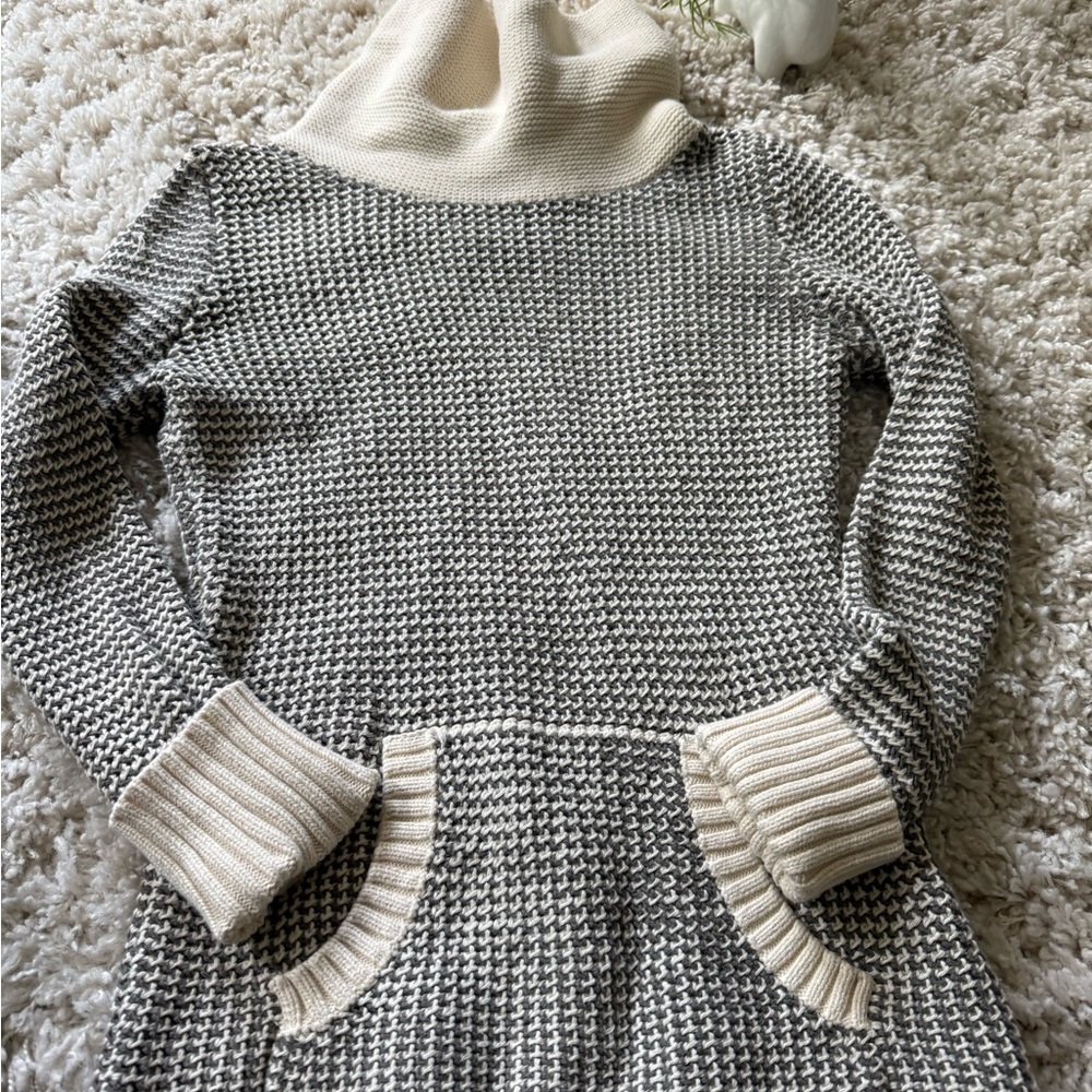 Old Navy Textured Knit Sweater in Cream and Gray - Picture 3 of 8